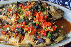 回鍋鯽魚:口感濃郁 營(yíng)養(yǎng)豐富 肉嫩湯美